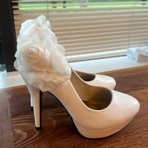White high heels 🤍